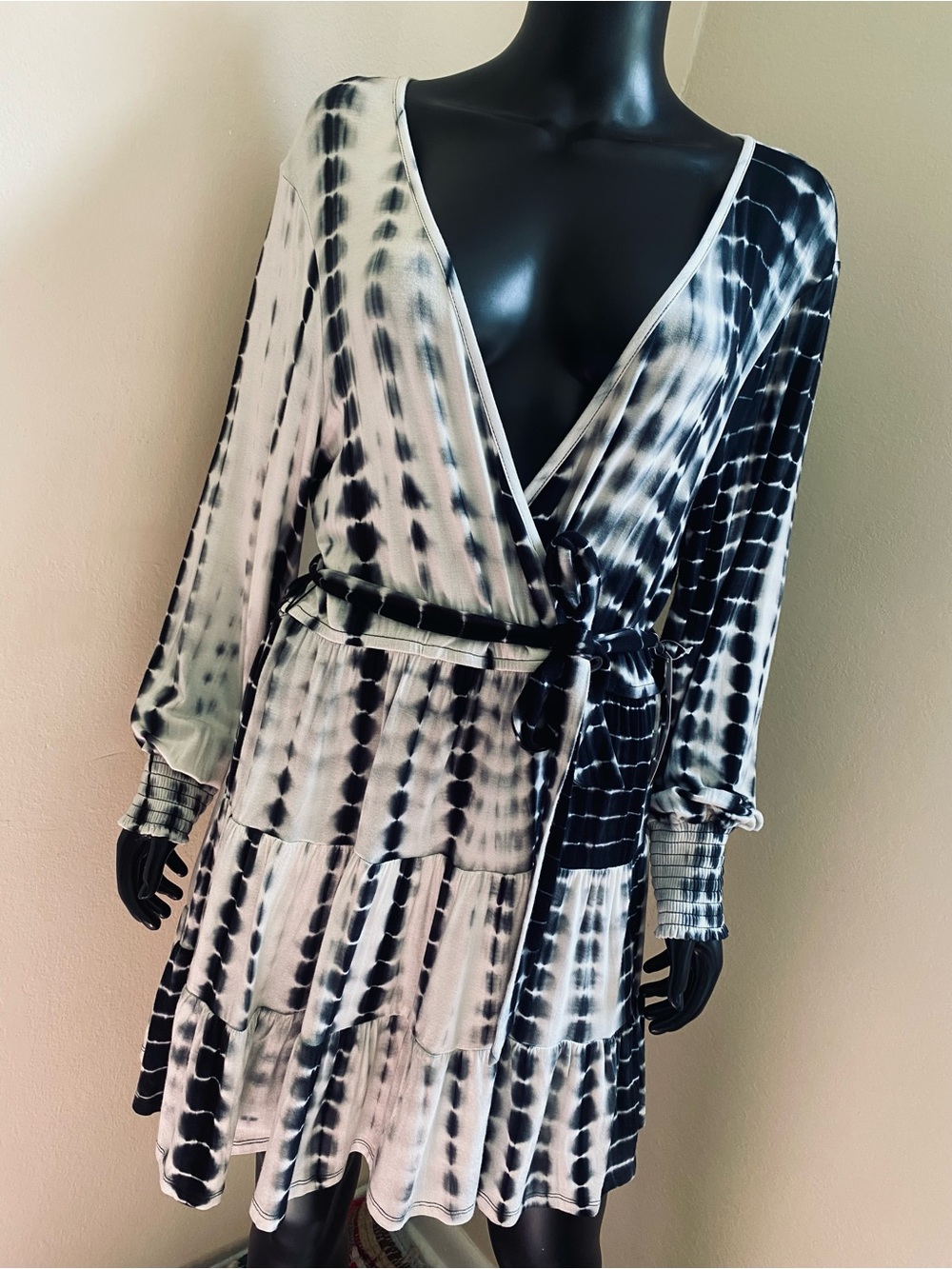 VENUS Black and White Tie-Dye Wrap Long Sleeve Dress NWTs - Picture 9 of 11